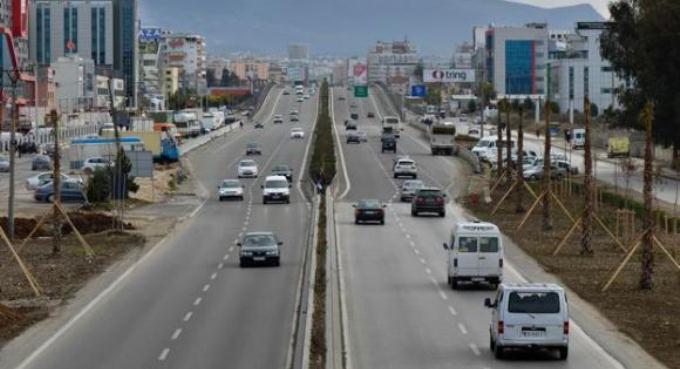Mbyllet autostrada Tirane-Durres: Ja si do te devijohet trafiku per dy jave